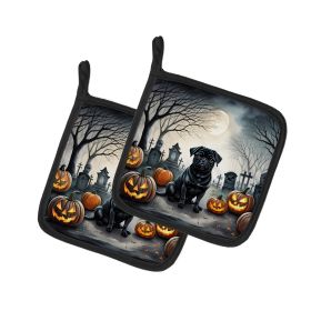 Black Pug Spooky Halloween Pair of Pot Holders Kitchen Heat Resistant Pot Holders Sets Oven Hot Pads for Cooking Baking BBQ, 7 1/2 x 7 1/2